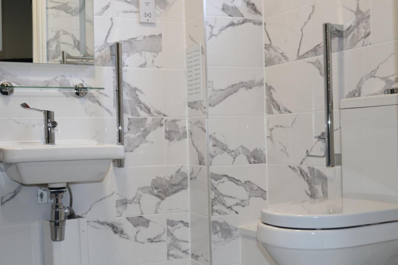 Blue Sapphire Hotel Ilford Ngoại thất bức ảnh